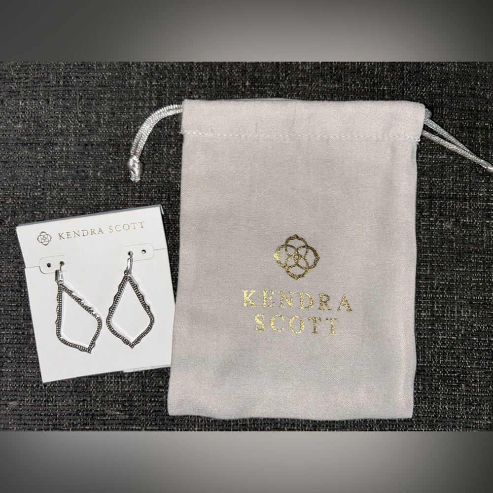 Kendra Scott Sophia drop earrings Rhodium⭐️FINAL OFFER